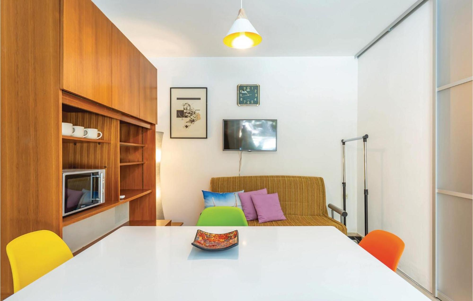 1 Bedroom Gorgeous Apartment In 마카르스카 외부 사진